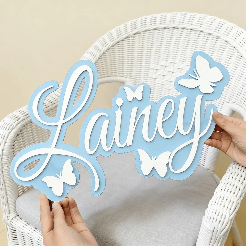Baby Nursery Baby - Personalisierte Baby-Namensplakette, Blaues Design mit Weißem